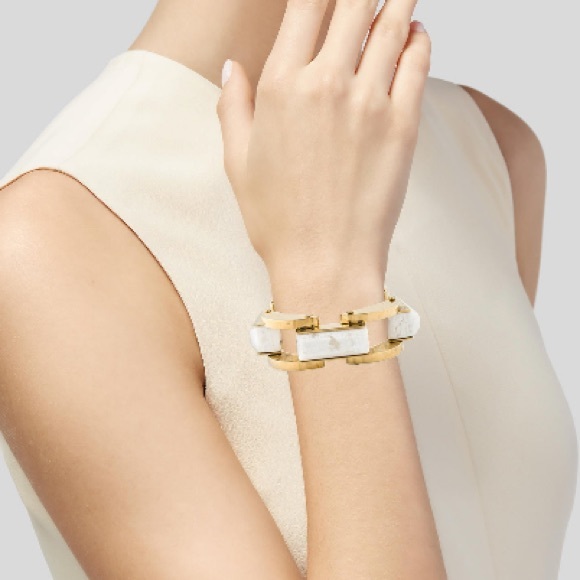 L E L E   S A D O U G H I - Picture 1 of 6